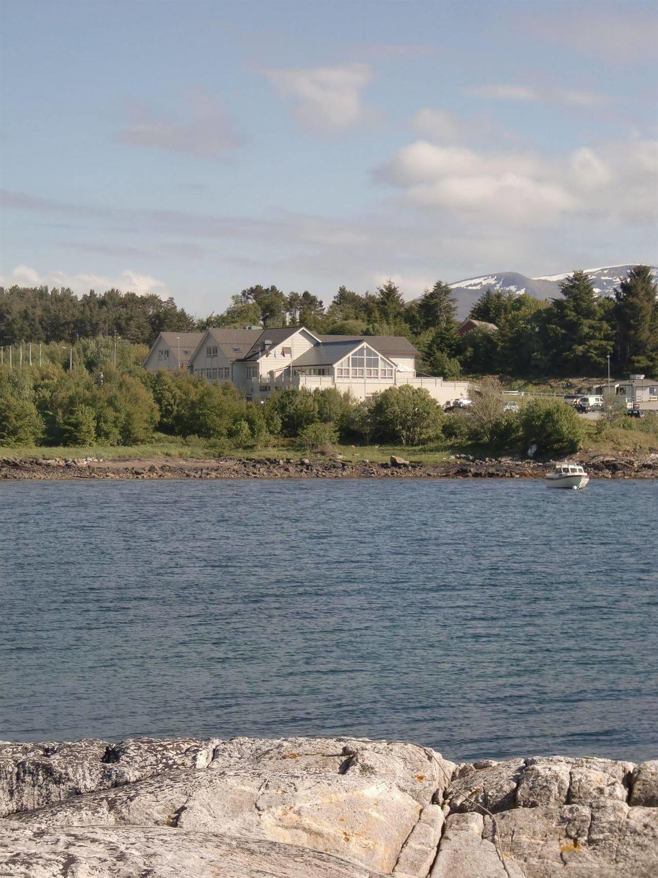 Aalesund Airport Hotel Ytterland Екстериор снимка