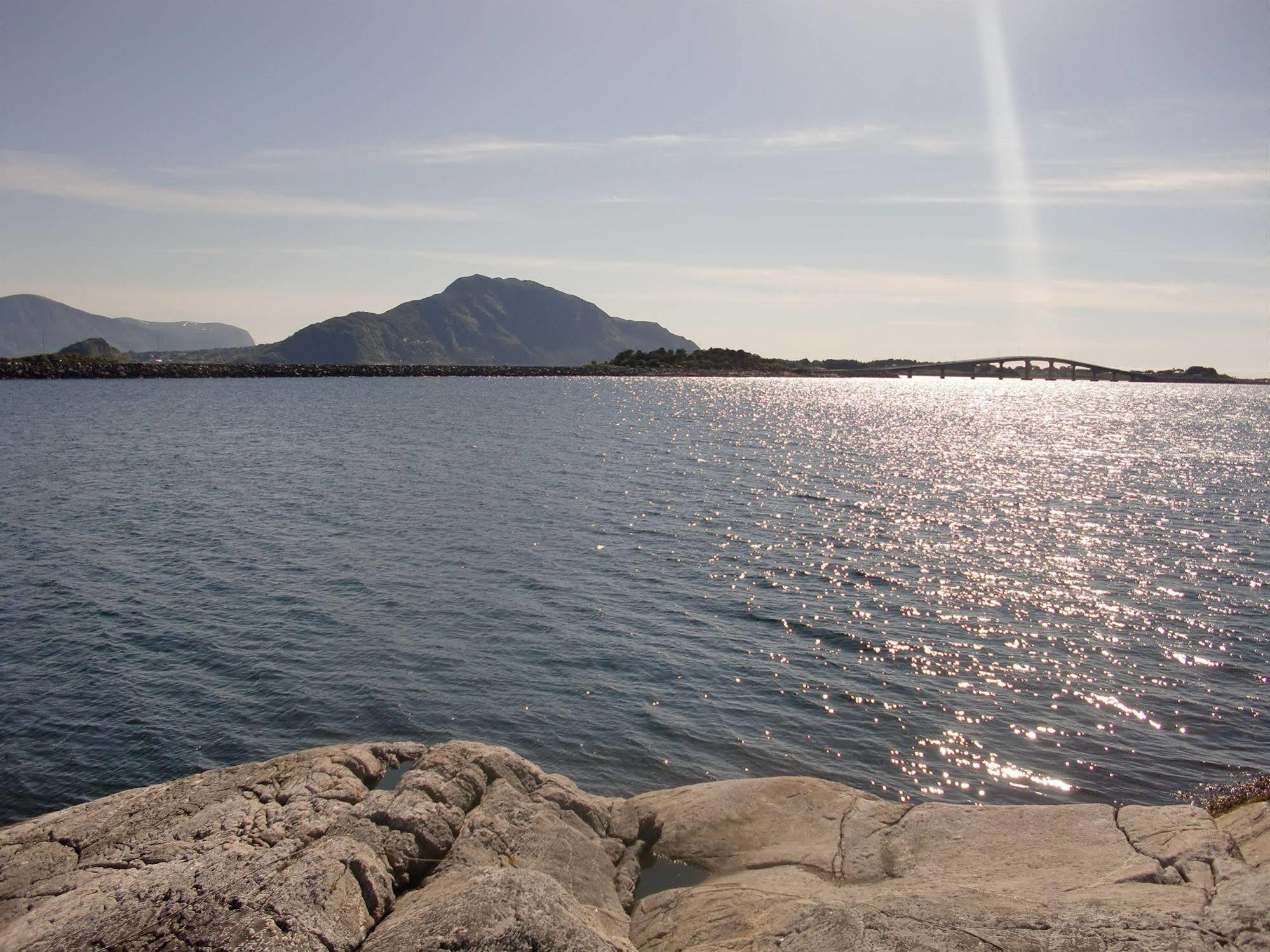 Aalesund Airport Hotel Ytterland Екстериор снимка